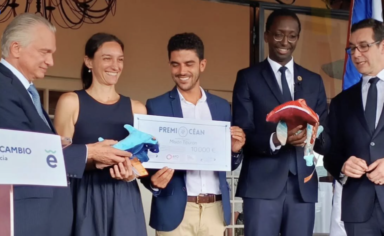 Francia galardona a ONG tica Misión Tiburón por su labor en la conservación de los recursos marinos